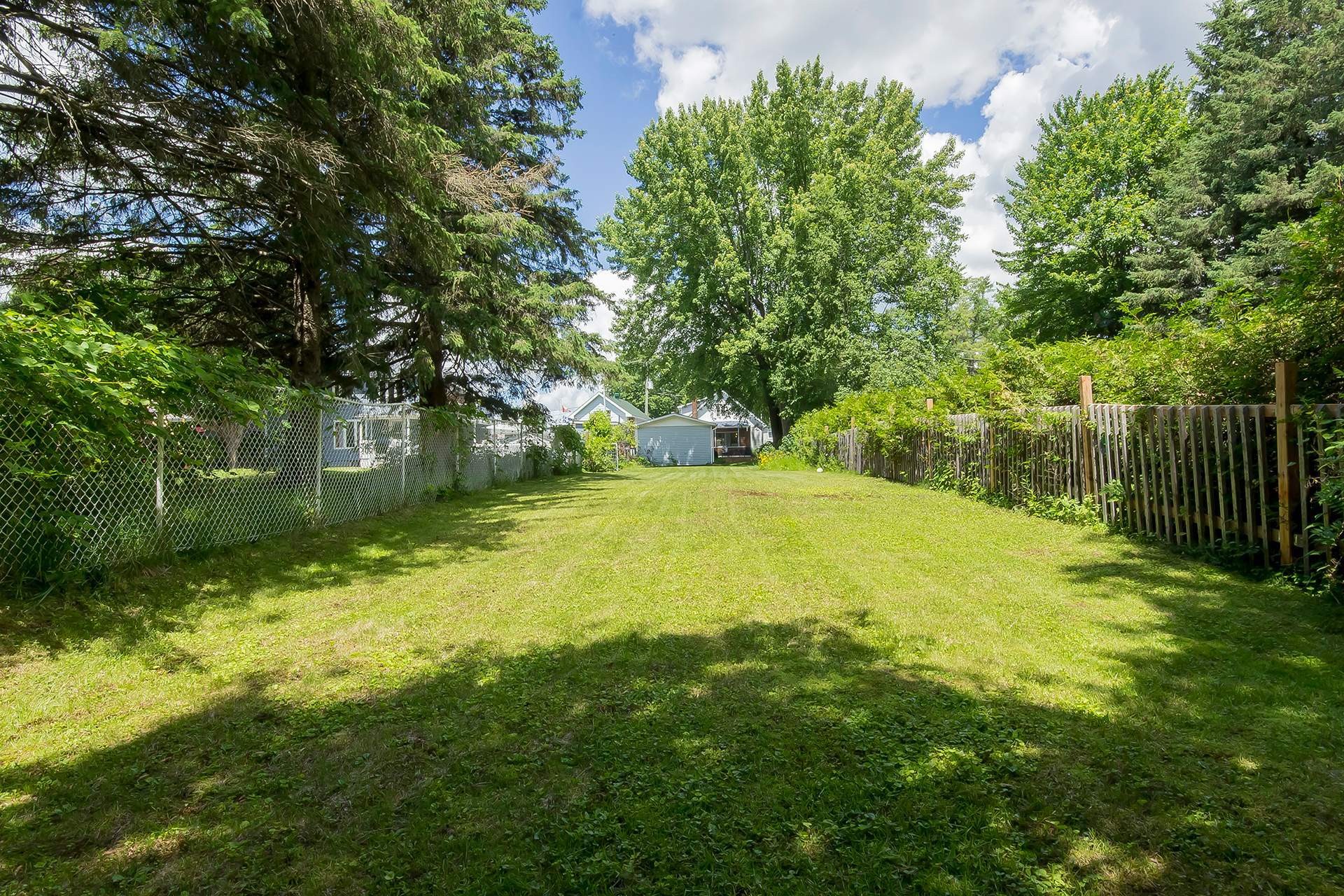









212


Rue Church

,
Gatineau (Buckingham),




QC
J8L1P8

