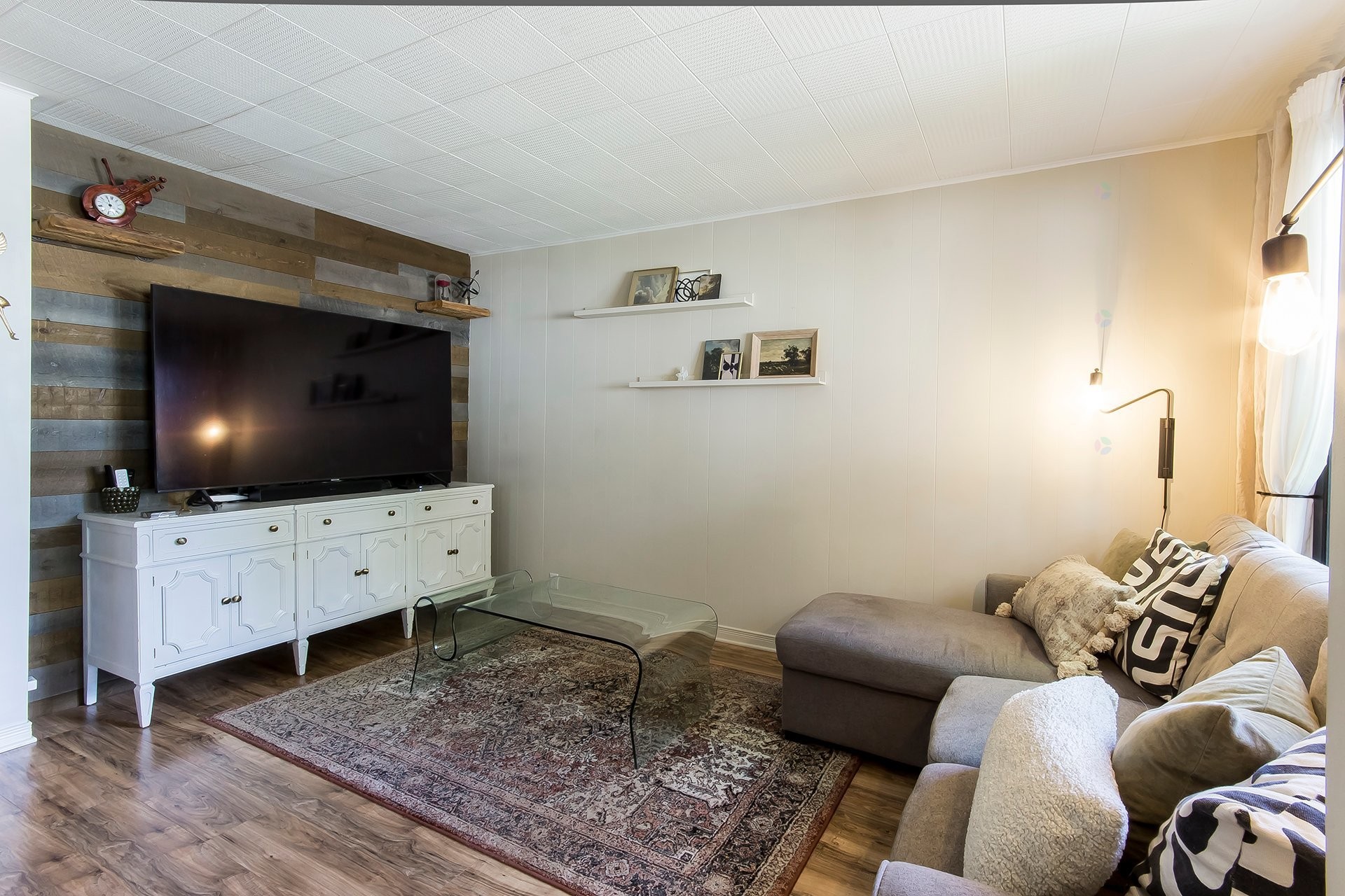 









212


Rue Church

,
Gatineau (Buckingham),




QC
J8L1P8

