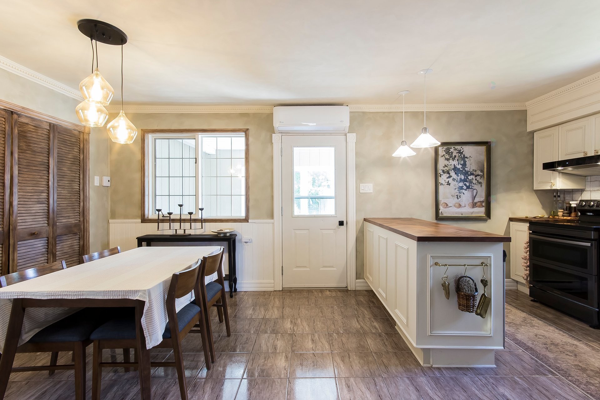 









212


Rue Church

,
Gatineau (Buckingham),




QC
J8L1P8

