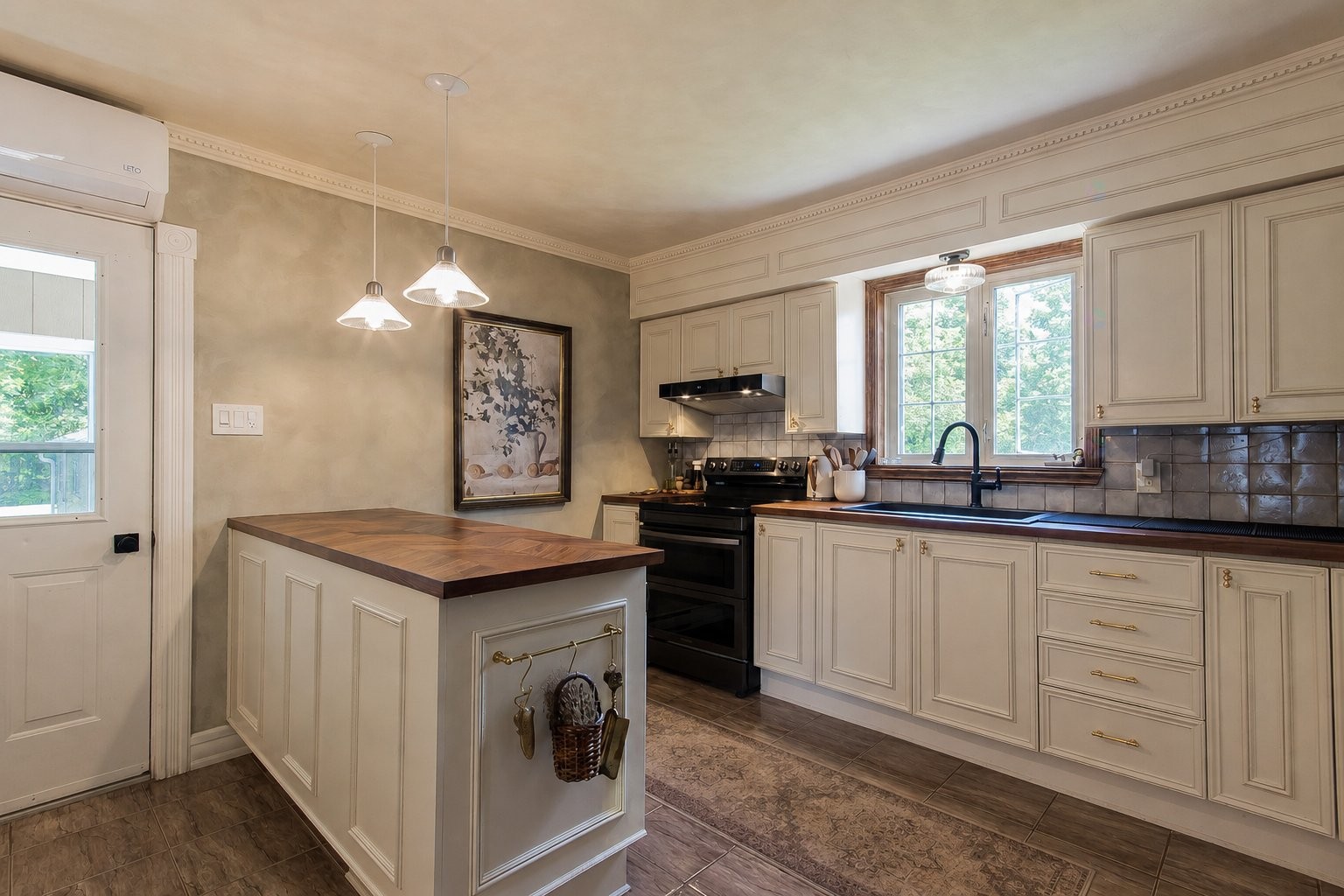 









212


Rue Church

,
Gatineau (Buckingham),




QC
J8L1P8

