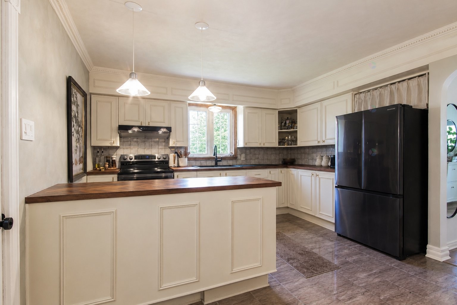 









212


Rue Church

,
Gatineau (Buckingham),




QC
J8L1P8


