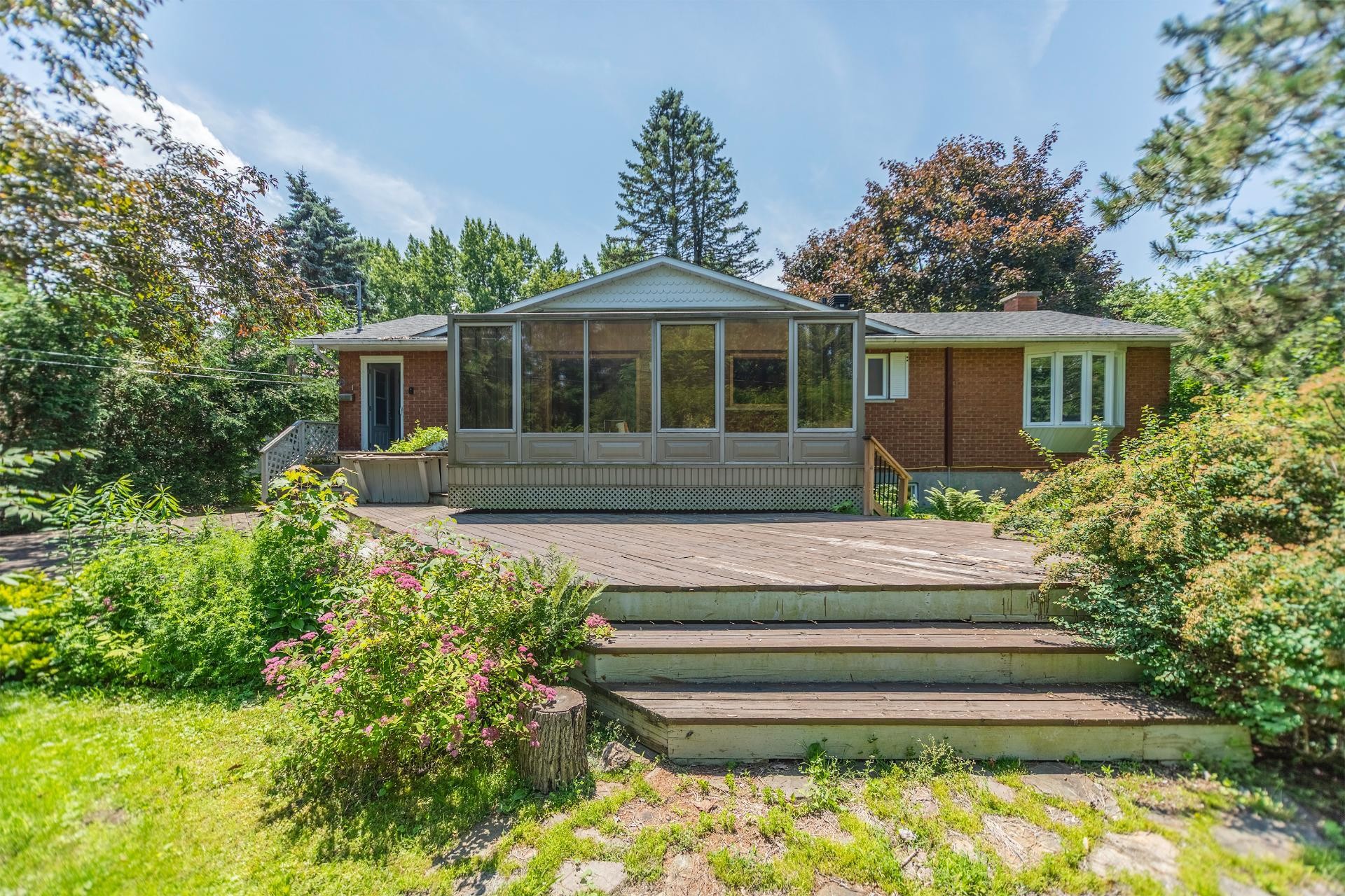 









101


Rue du Parc

,
Verchères,




QC
J0L2R0

