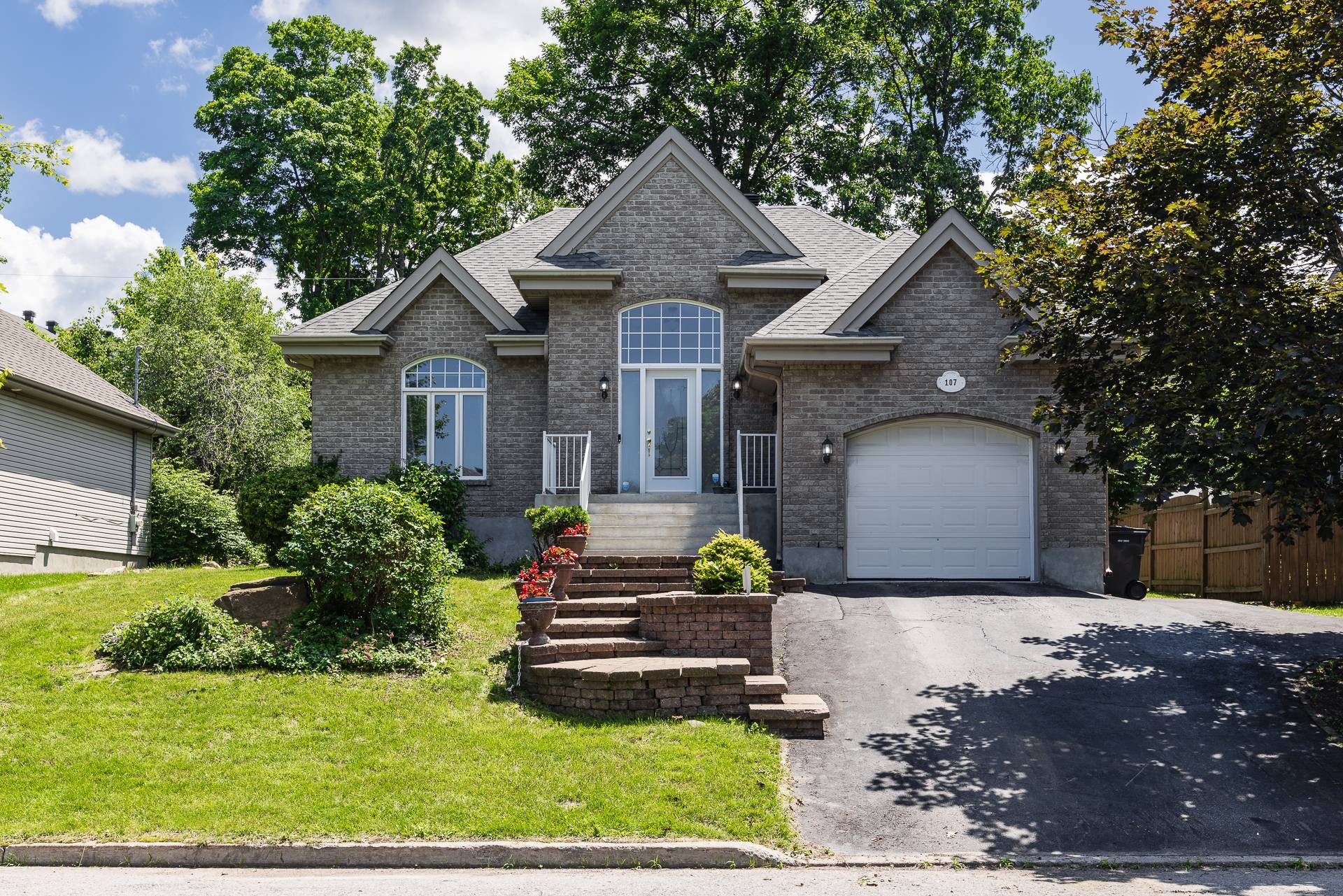 









107


Rue des Chardonnerets

,
Pincourt,




QC
J7W9W3

