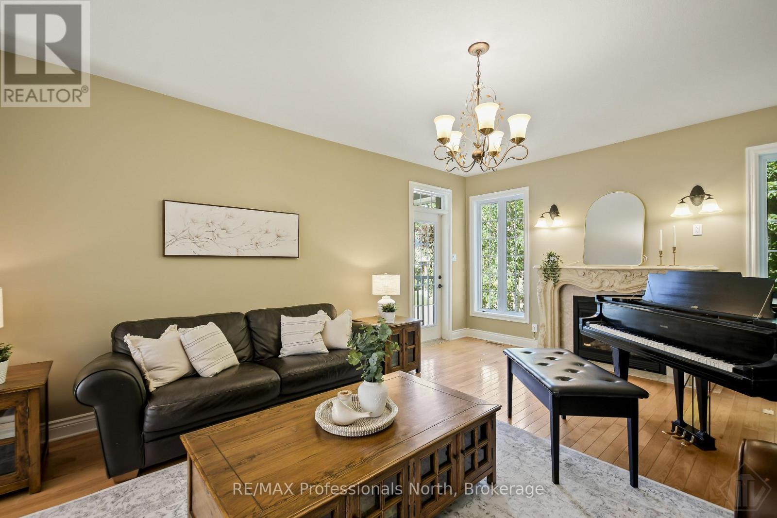 












9 MELANE COURT

,
Bracebridge (Macaulay),




Ontario
P1L1X7

