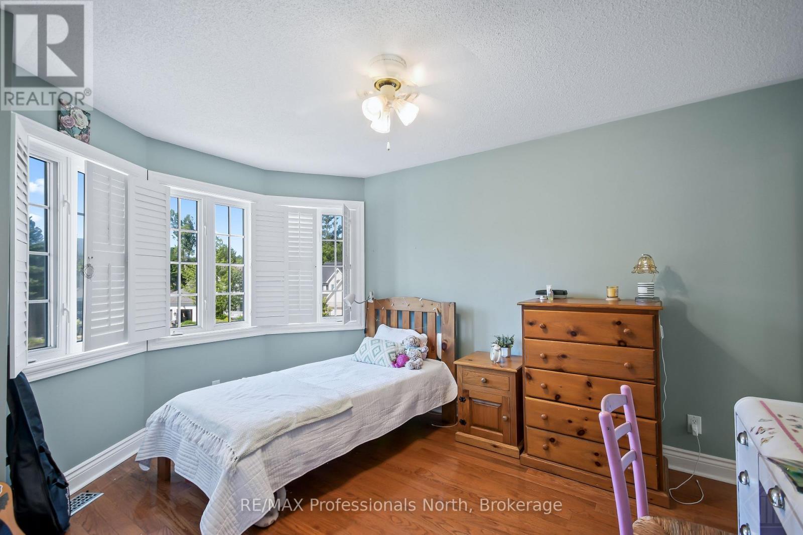 












9 MELANE COURT

,
Bracebridge (Macaulay),




Ontario
P1L1X7

