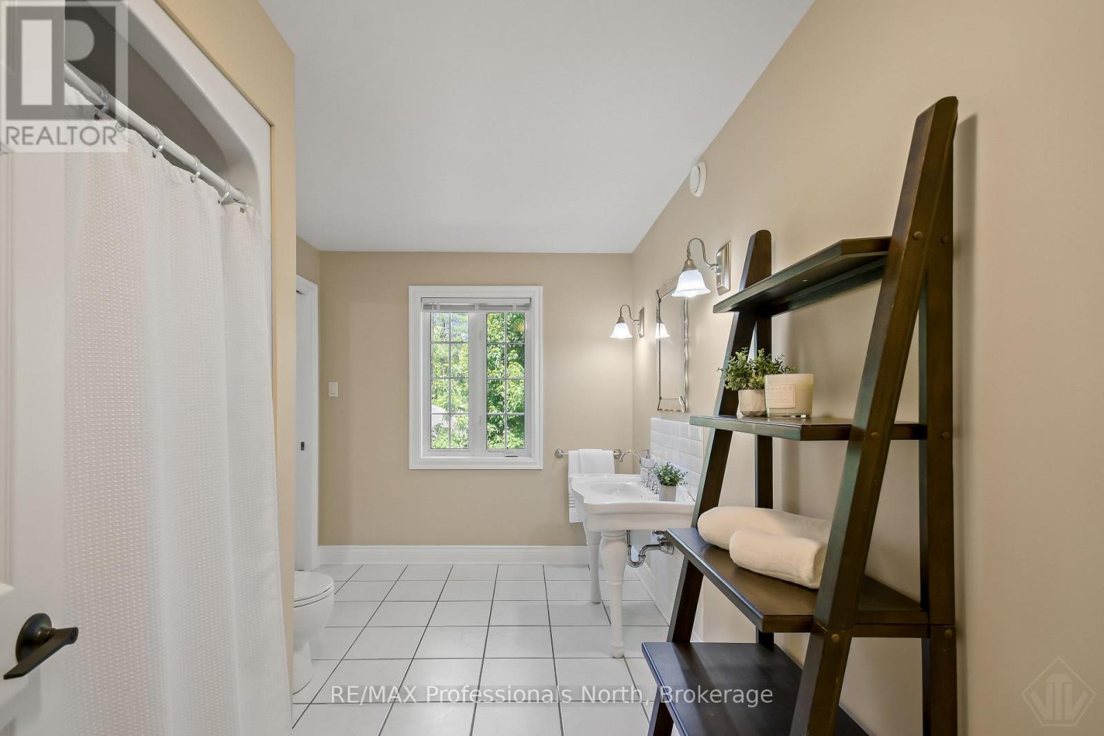 












9 MELANE COURT

,
Bracebridge (Macaulay),




Ontario
P1L1X7


