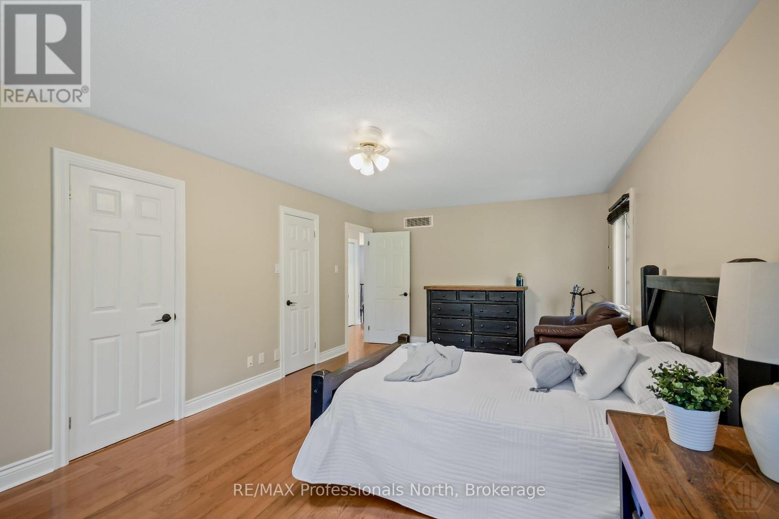 












9 MELANE COURT

,
Bracebridge (Macaulay),




Ontario
P1L1X7

