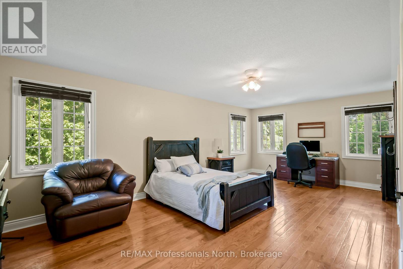 












9 MELANE COURT

,
Bracebridge (Macaulay),




Ontario
P1L1X7

