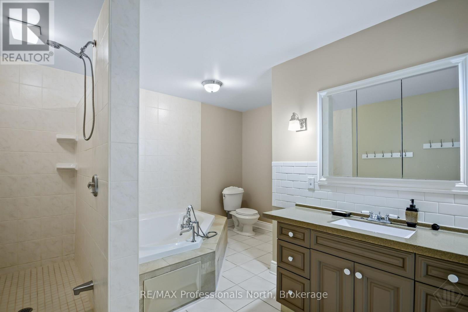 












9 MELANE COURT

,
Bracebridge (Macaulay),




Ontario
P1L1X7


