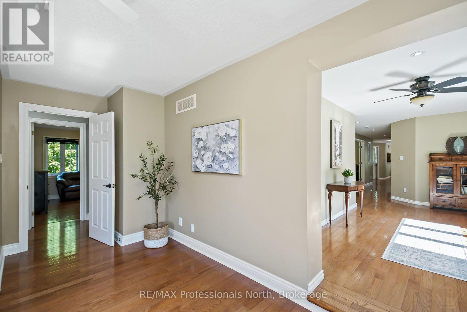 












9 MELANE COURT

,
Bracebridge (Macaulay),




Ontario
P1L1X7

