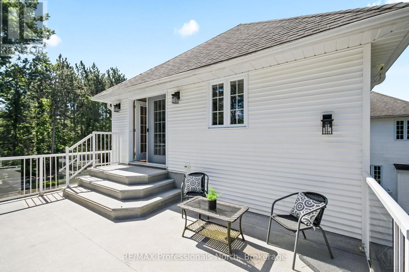 












9 MELANE COURT

,
Bracebridge (Macaulay),




Ontario
P1L1X7

