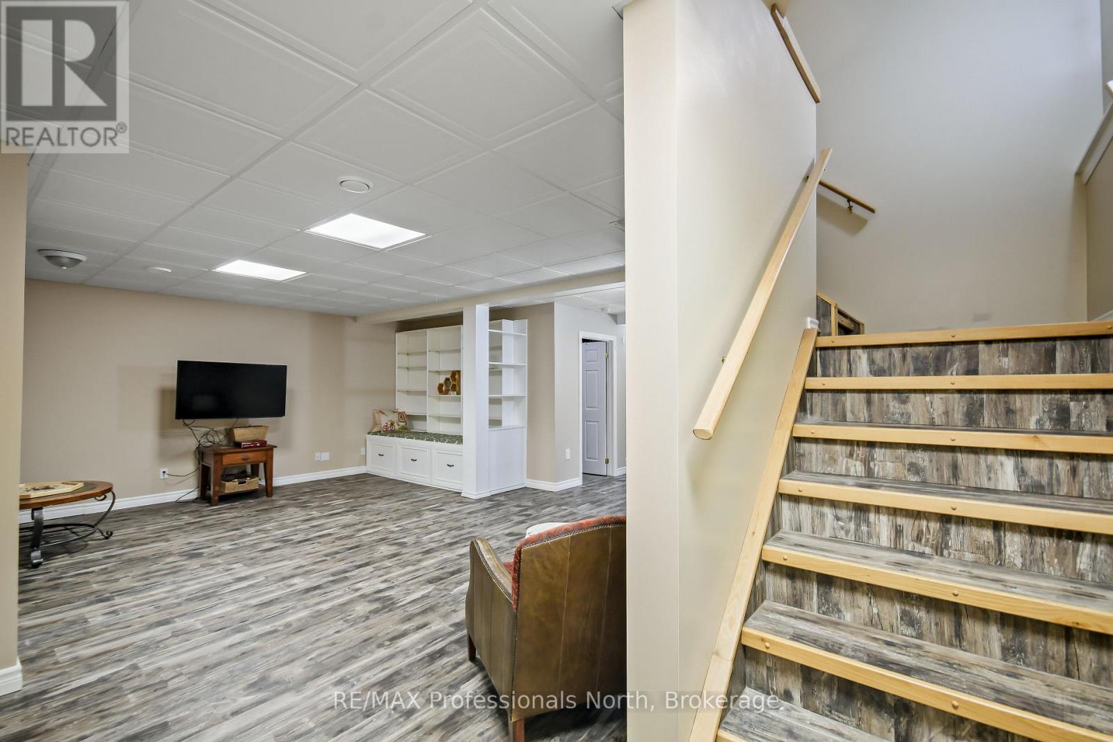 












9 MELANE COURT

,
Bracebridge (Macaulay),




Ontario
P1L1X7

