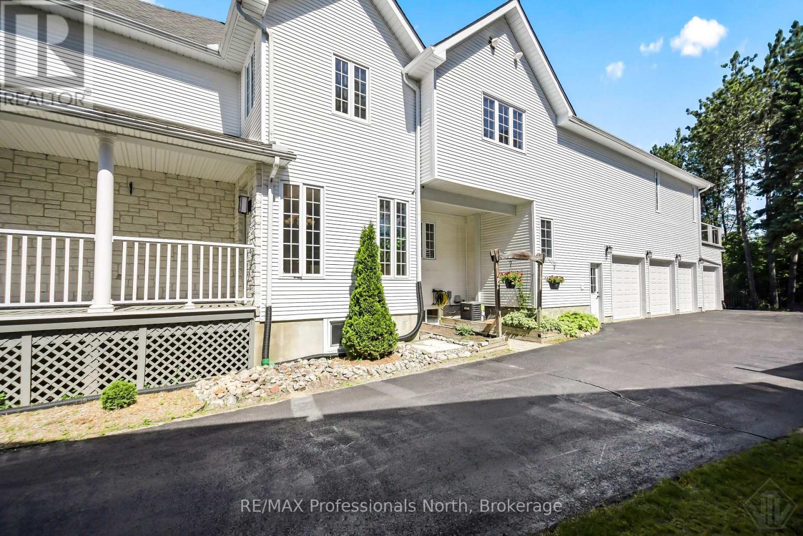 












9 MELANE COURT

,
Bracebridge (Macaulay),




Ontario
P1L1X7

