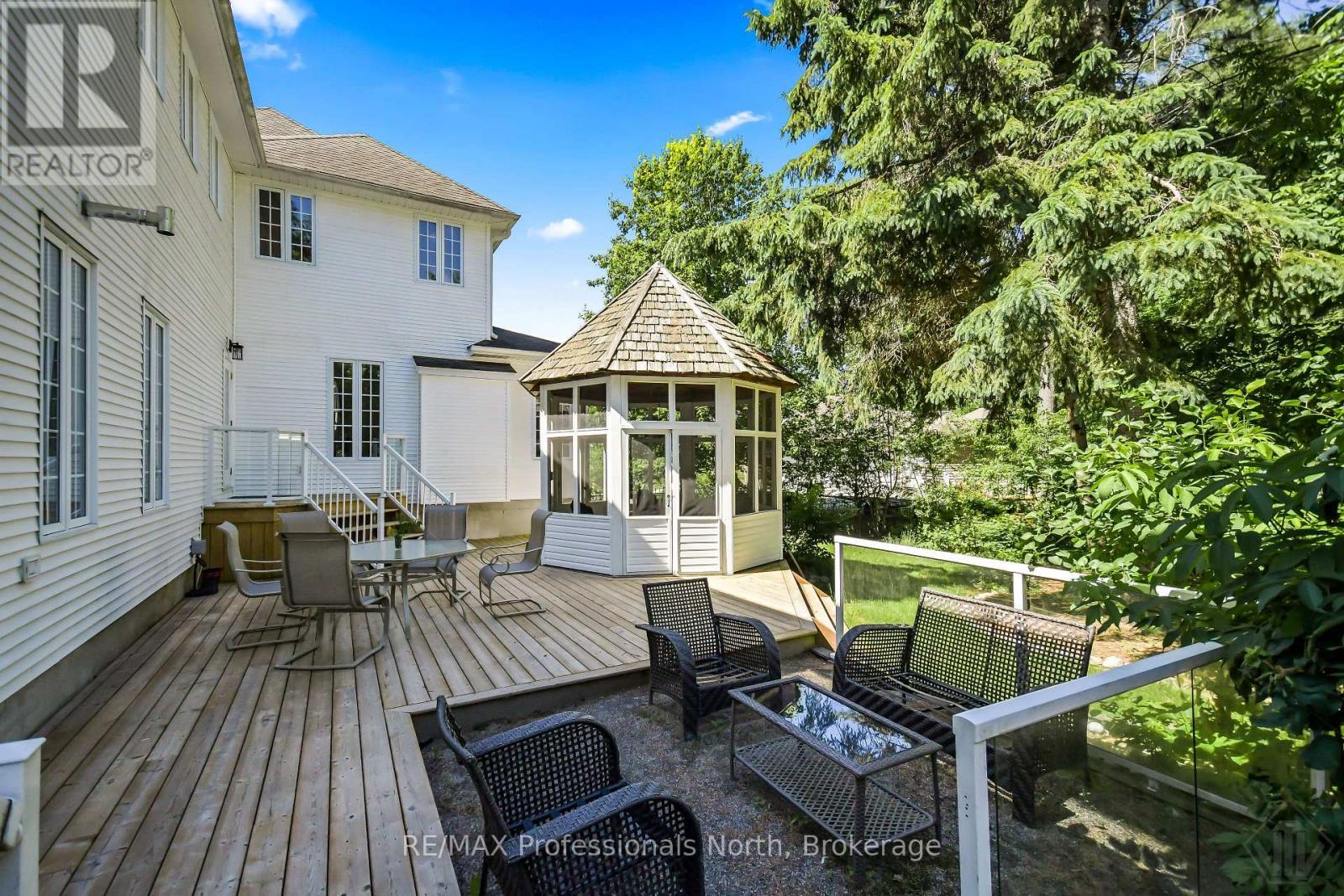 












9 MELANE COURT

,
Bracebridge (Macaulay),




Ontario
P1L1X7

