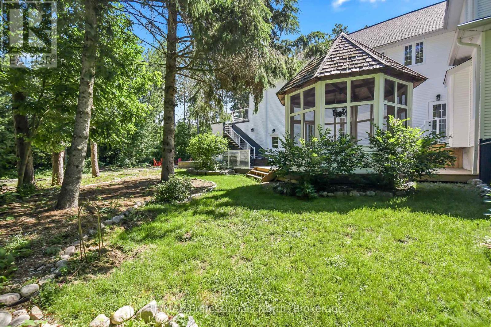 












9 MELANE COURT

,
Bracebridge (Macaulay),




Ontario
P1L1X7

