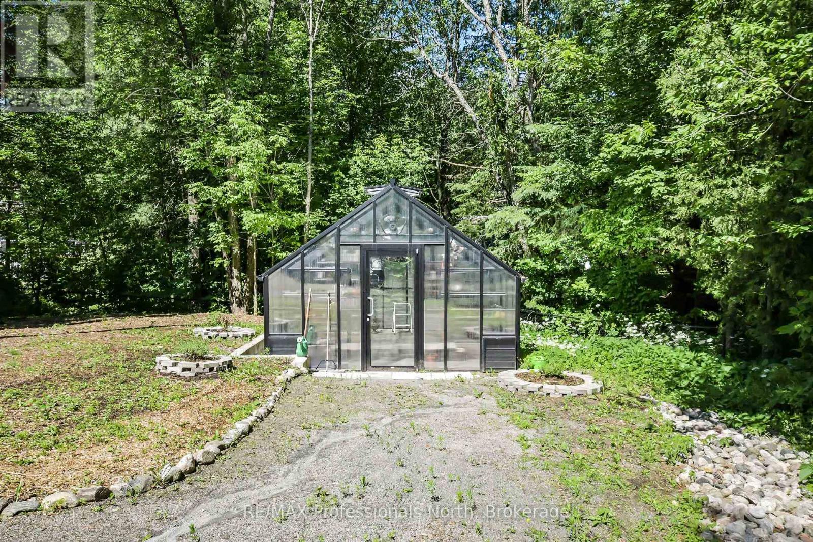 












9 MELANE COURT

,
Bracebridge (Macaulay),




Ontario
P1L1X7

