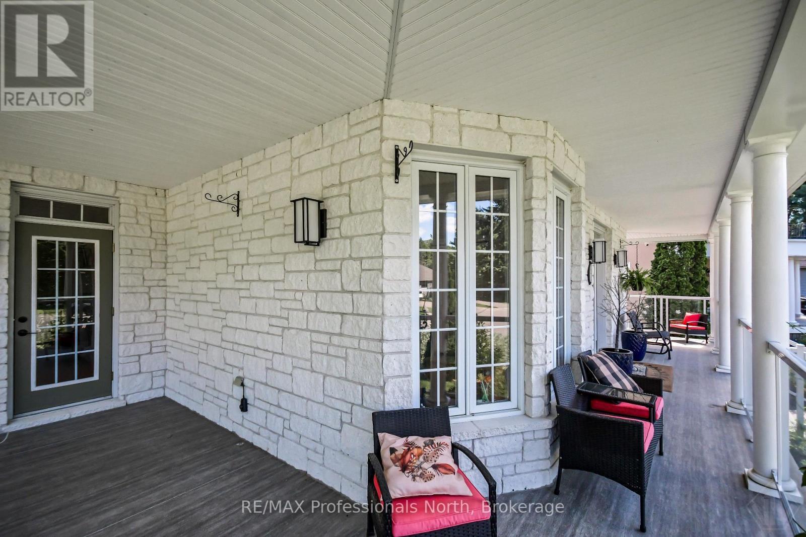 












9 MELANE COURT

,
Bracebridge (Macaulay),




Ontario
P1L1X7

