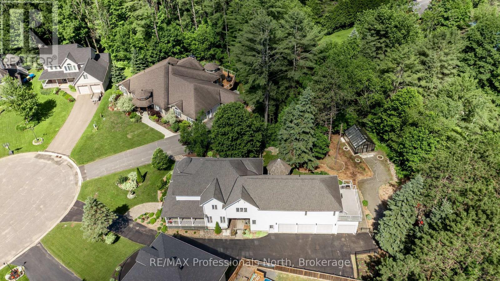 












9 MELANE COURT

,
Bracebridge (Macaulay),




Ontario
P1L1X7

