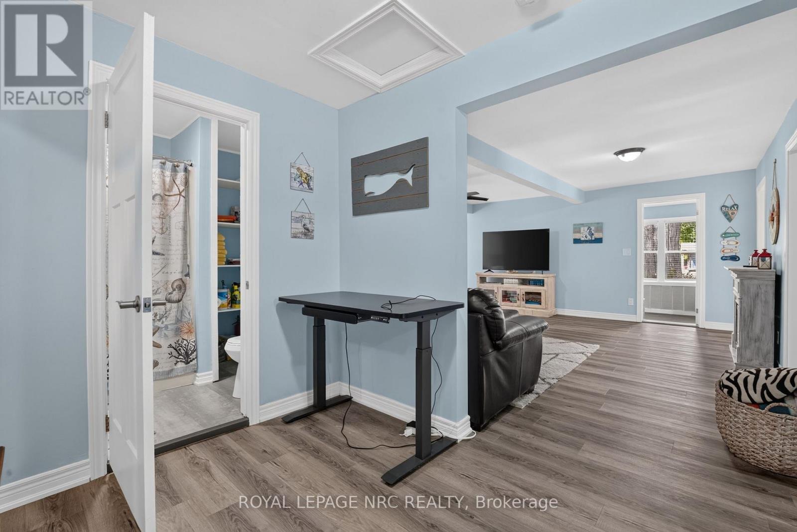 












404 LAKEWOOD AVENUE

,
Fort Erie (Crystal Beach),




Ontario
L0S1B0

