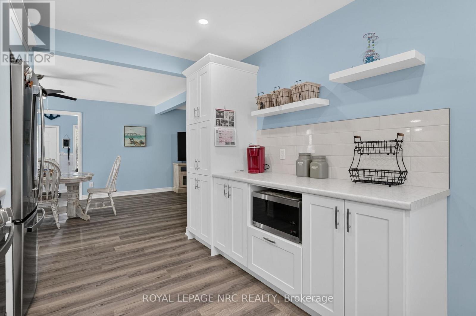 












404 LAKEWOOD AVENUE

,
Fort Erie (Crystal Beach),




Ontario
L0S1B0

