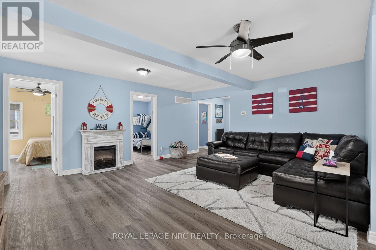 












404 LAKEWOOD AVENUE

,
Fort Erie (Crystal Beach),




Ontario
L0S1B0

