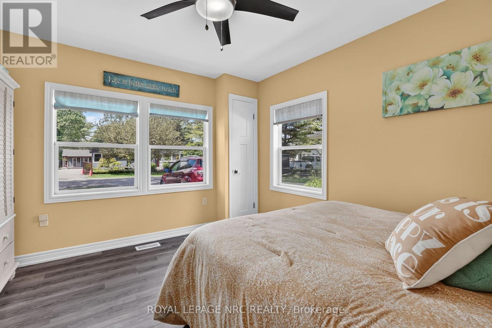 












404 LAKEWOOD AVENUE

,
Fort Erie (Crystal Beach),




Ontario
L0S1B0

