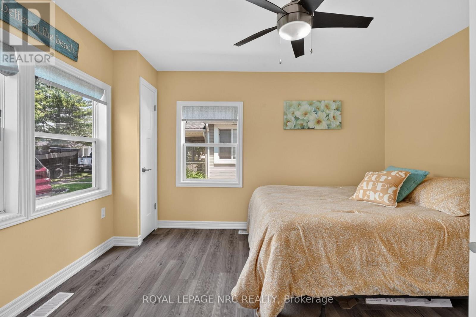 












404 LAKEWOOD AVENUE

,
Fort Erie (Crystal Beach),




Ontario
L0S1B0

