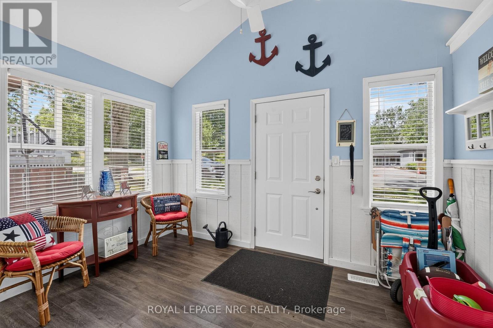 












404 LAKEWOOD AVENUE

,
Fort Erie (Crystal Beach),




Ontario
L0S1B0

