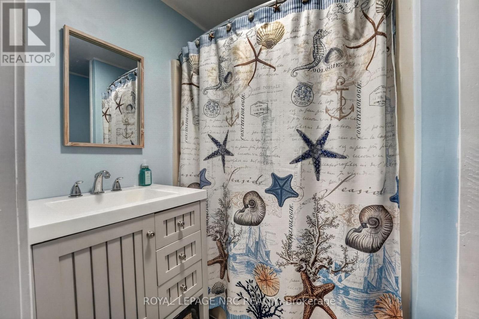 












404 LAKEWOOD AVENUE

,
Fort Erie (Crystal Beach),




Ontario
L0S1B0

