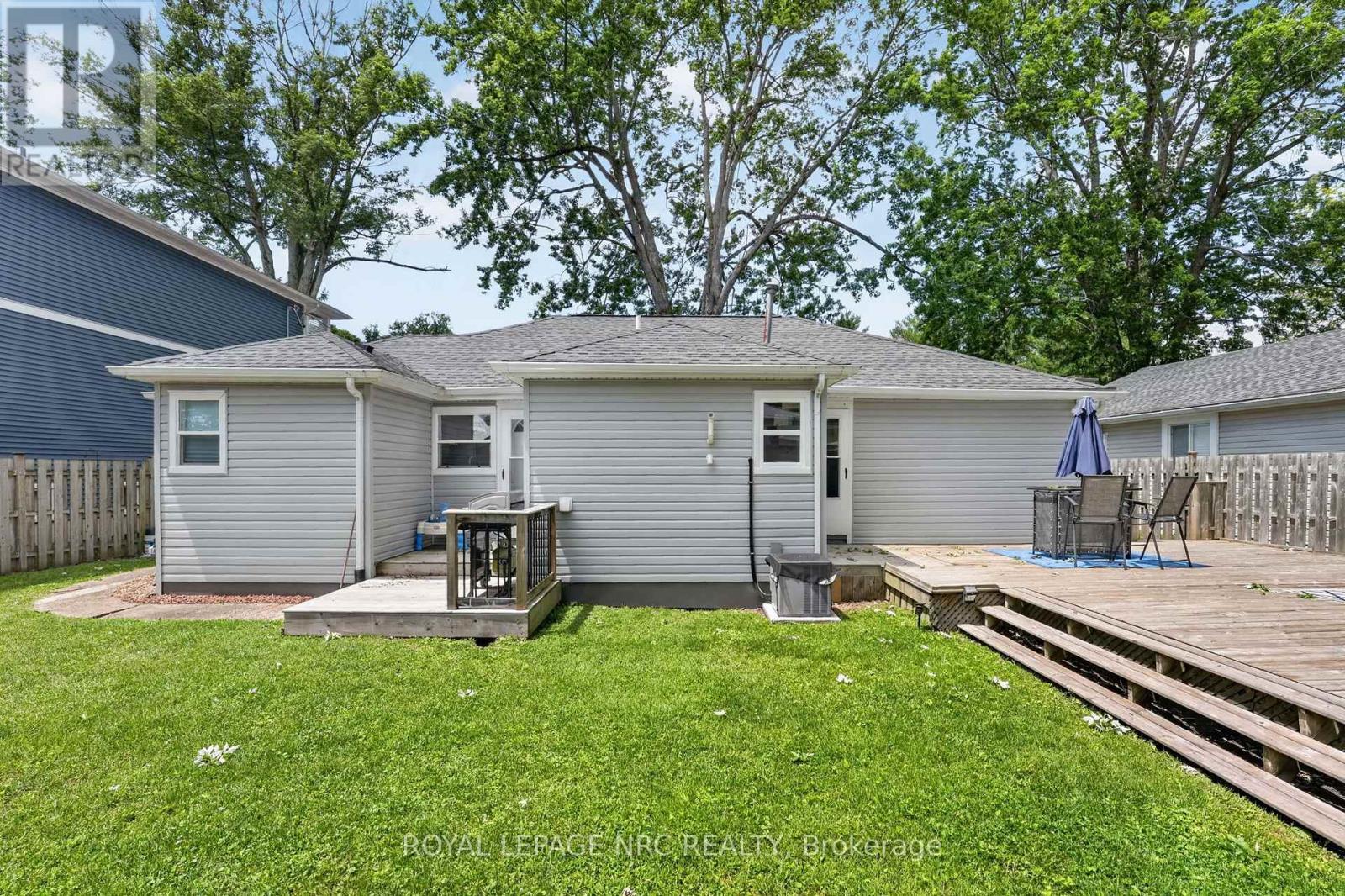 












404 LAKEWOOD AVENUE

,
Fort Erie (Crystal Beach),




Ontario
L0S1B0

