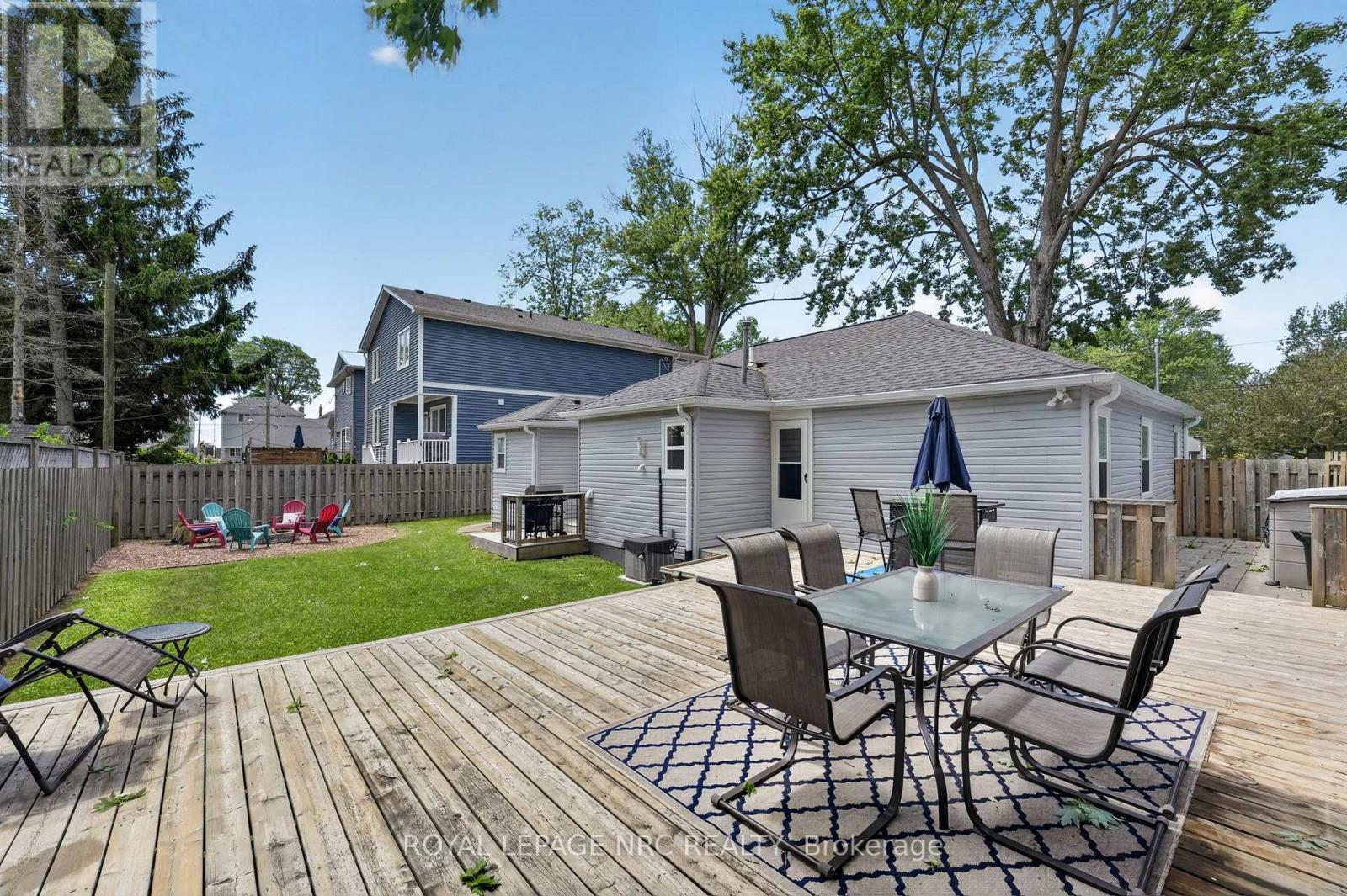 












404 LAKEWOOD AVENUE

,
Fort Erie (Crystal Beach),




Ontario
L0S1B0


