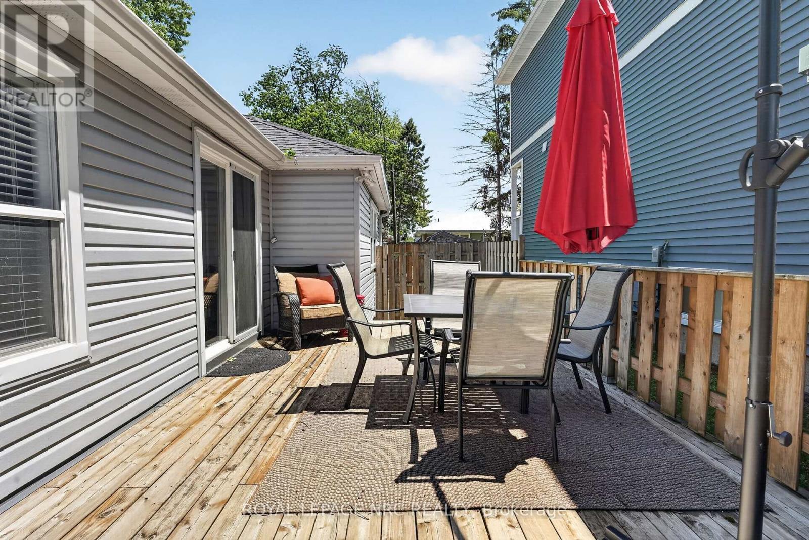 












404 LAKEWOOD AVENUE

,
Fort Erie (Crystal Beach),




Ontario
L0S1B0


