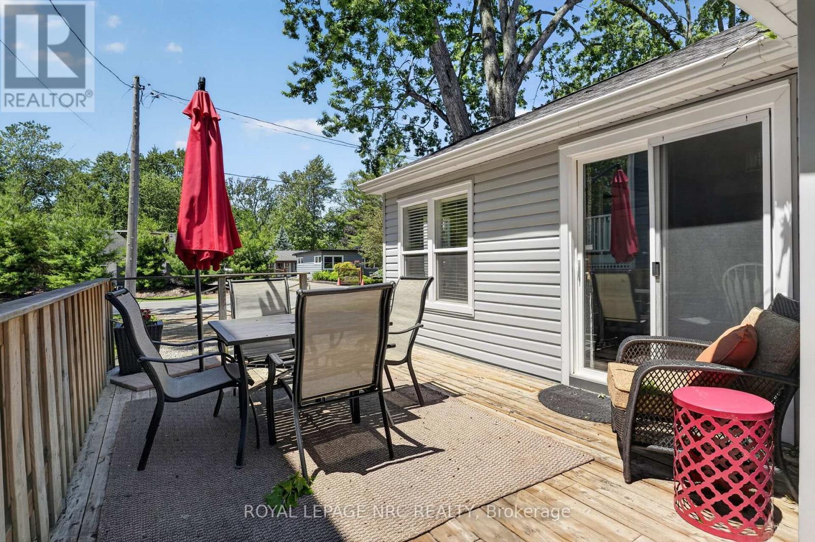 












404 LAKEWOOD AVENUE

,
Fort Erie (Crystal Beach),




Ontario
L0S1B0

