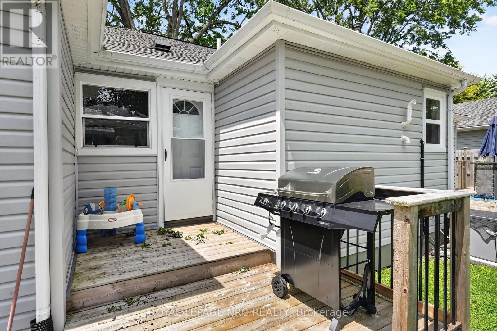 












404 LAKEWOOD AVENUE

,
Fort Erie (Crystal Beach),




Ontario
L0S1B0

