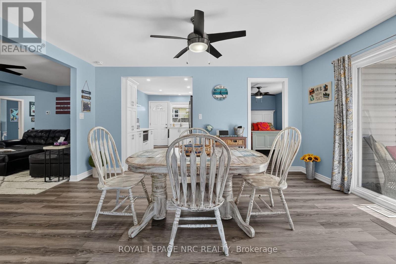 












404 LAKEWOOD AVENUE

,
Fort Erie (Crystal Beach),




Ontario
L0S1B0

