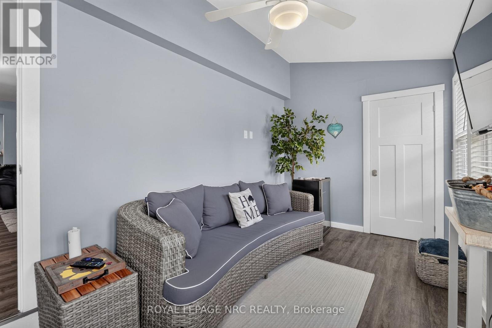 












404 LAKEWOOD AVENUE

,
Fort Erie (Crystal Beach),




Ontario
L0S1B0

