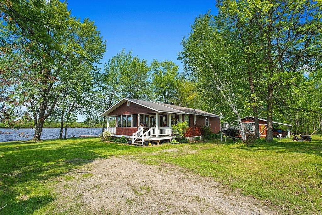 









485


Ch. des Outaouais

,
L'Île-du-Grand-Calumet,




QC
J0X1J0

