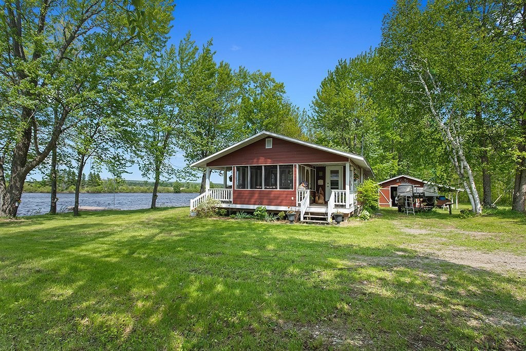 









485


Ch. des Outaouais

,
L'Île-du-Grand-Calumet,




QC
J0X1J0

