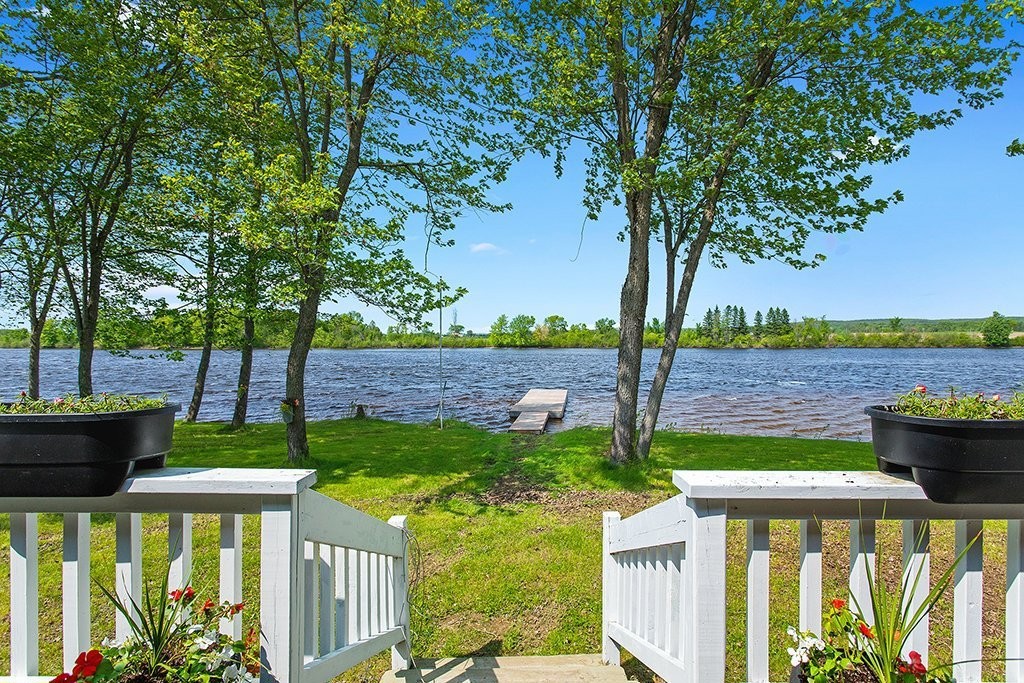 









485


Ch. des Outaouais

,
L'Île-du-Grand-Calumet,




QC
J0X1J0

