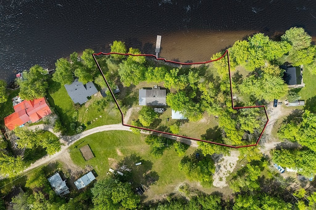 









485


Ch. des Outaouais

,
L'Île-du-Grand-Calumet,




QC
J0X1J0

