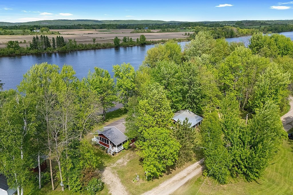 









485


Ch. des Outaouais

,
L'Île-du-Grand-Calumet,




QC
J0X1J0

