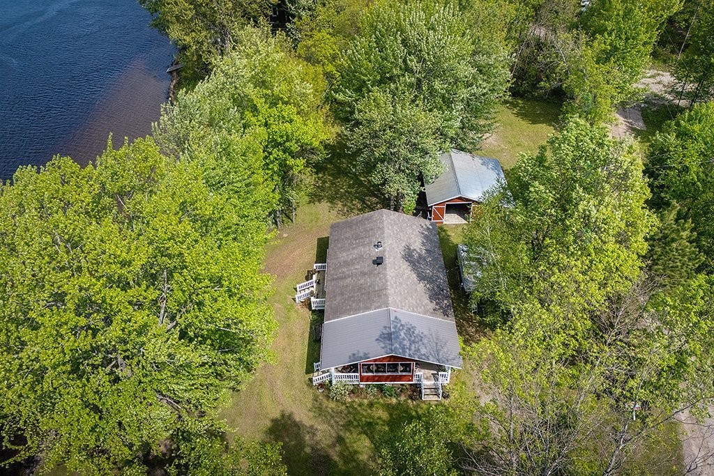 









485


Ch. des Outaouais

,
L'Île-du-Grand-Calumet,




QC
J0X1J0

