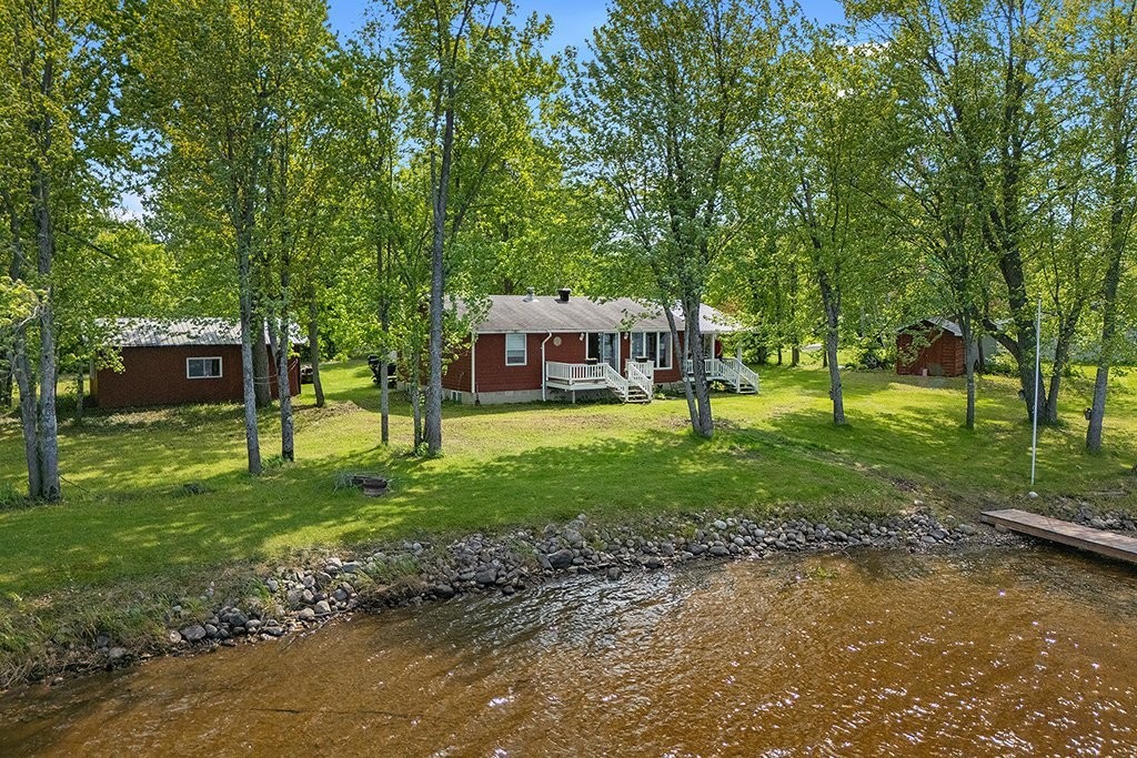 









485


Ch. des Outaouais

,
L'Île-du-Grand-Calumet,




QC
J0X1J0

