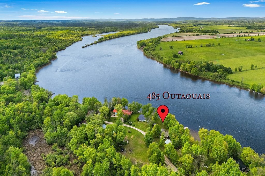 









485


Ch. des Outaouais

,
L'Île-du-Grand-Calumet,




QC
J0X1J0

