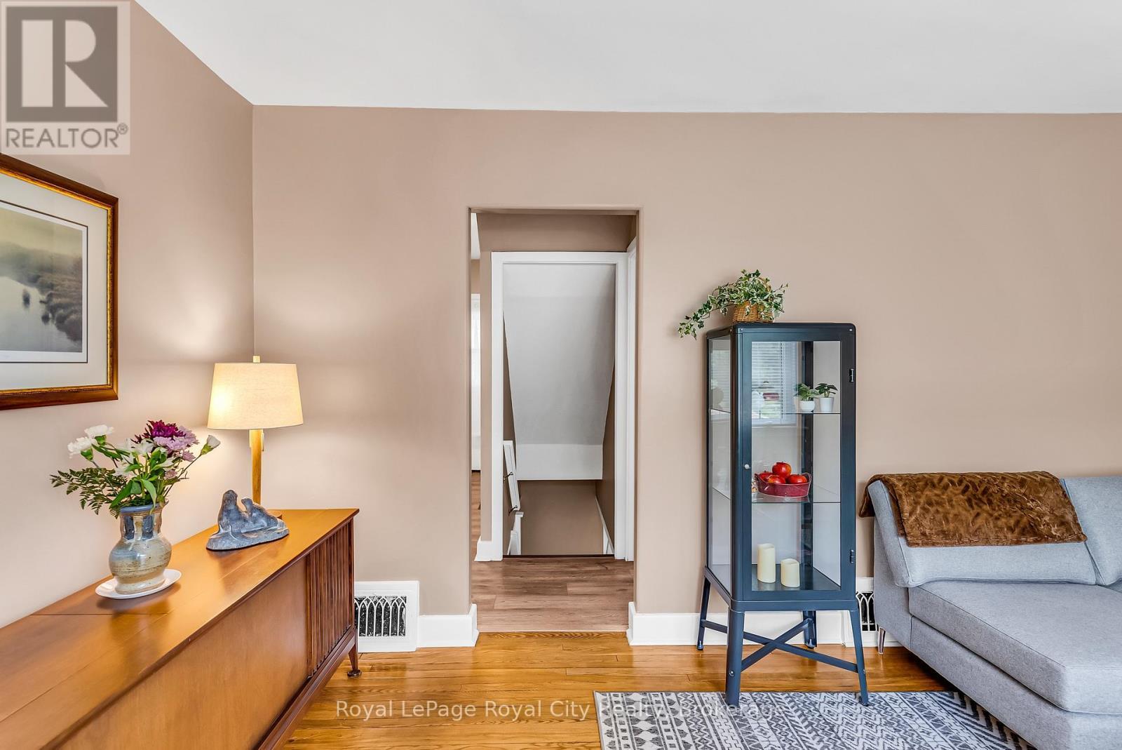 












56 WINSTON CRESCENT

,
Guelph (St. George's),




Ontario
N1E2K2


