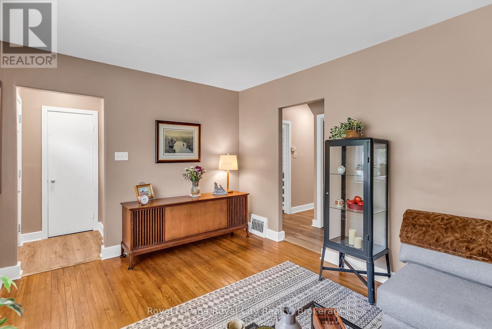 












56 WINSTON CRESCENT

,
Guelph (St. George's),




Ontario
N1E2K2

