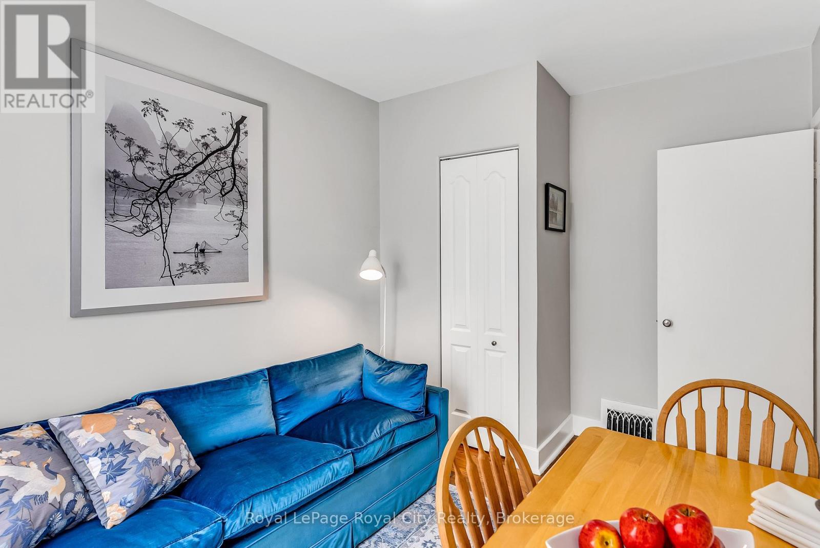 












56 WINSTON CRESCENT

,
Guelph (St. George's),




Ontario
N1E2K2

