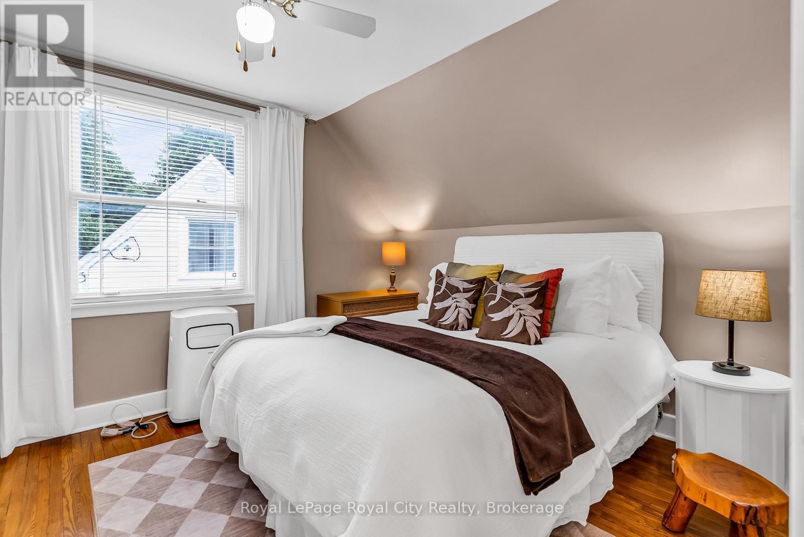 












56 WINSTON CRESCENT

,
Guelph (St. George's),




Ontario
N1E2K2

