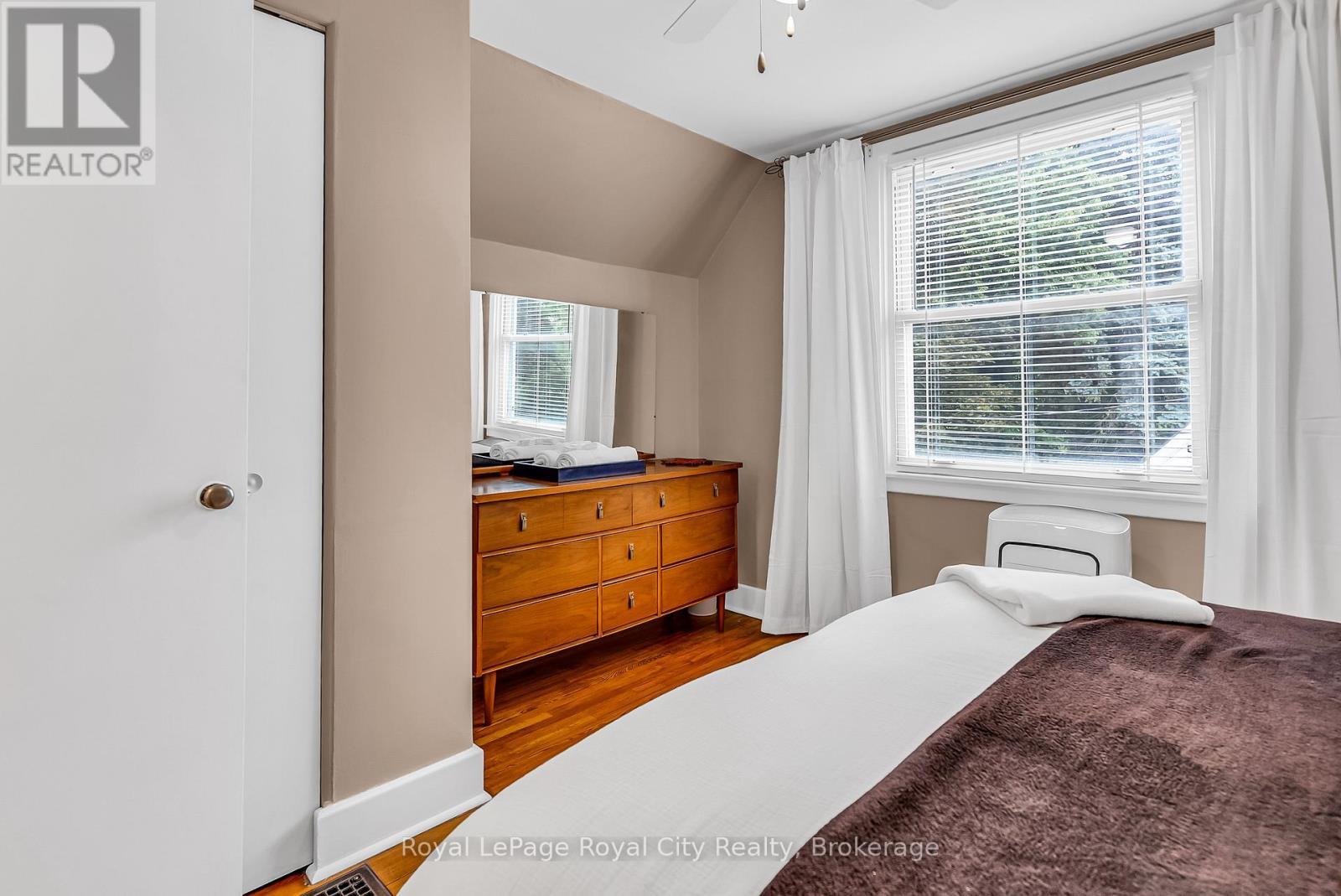 












56 WINSTON CRESCENT

,
Guelph (St. George's),




Ontario
N1E2K2

