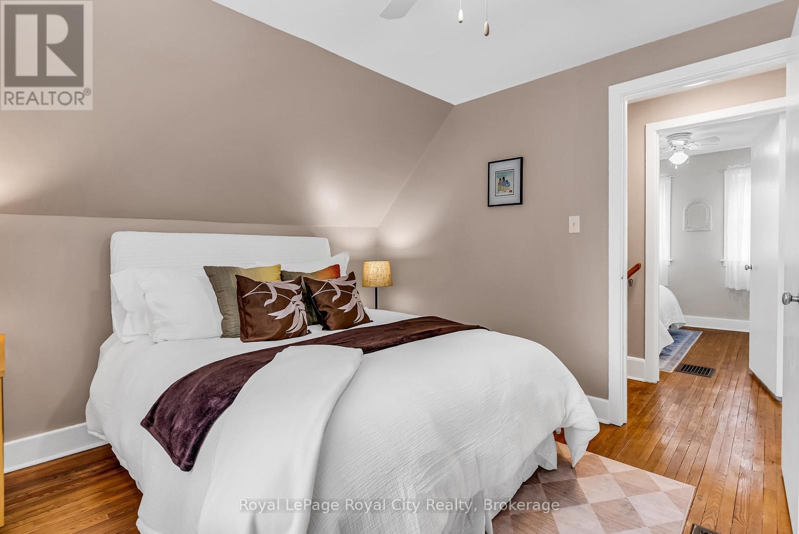 












56 WINSTON CRESCENT

,
Guelph (St. George's),




Ontario
N1E2K2

